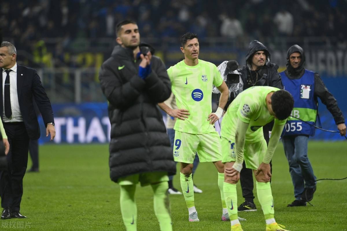 难怪国米欧冠淘汰巴萨，球迷揭开输球内幕，弗里克被耍得团团转